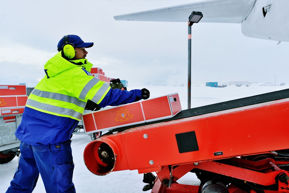 Loading of king crab into plane